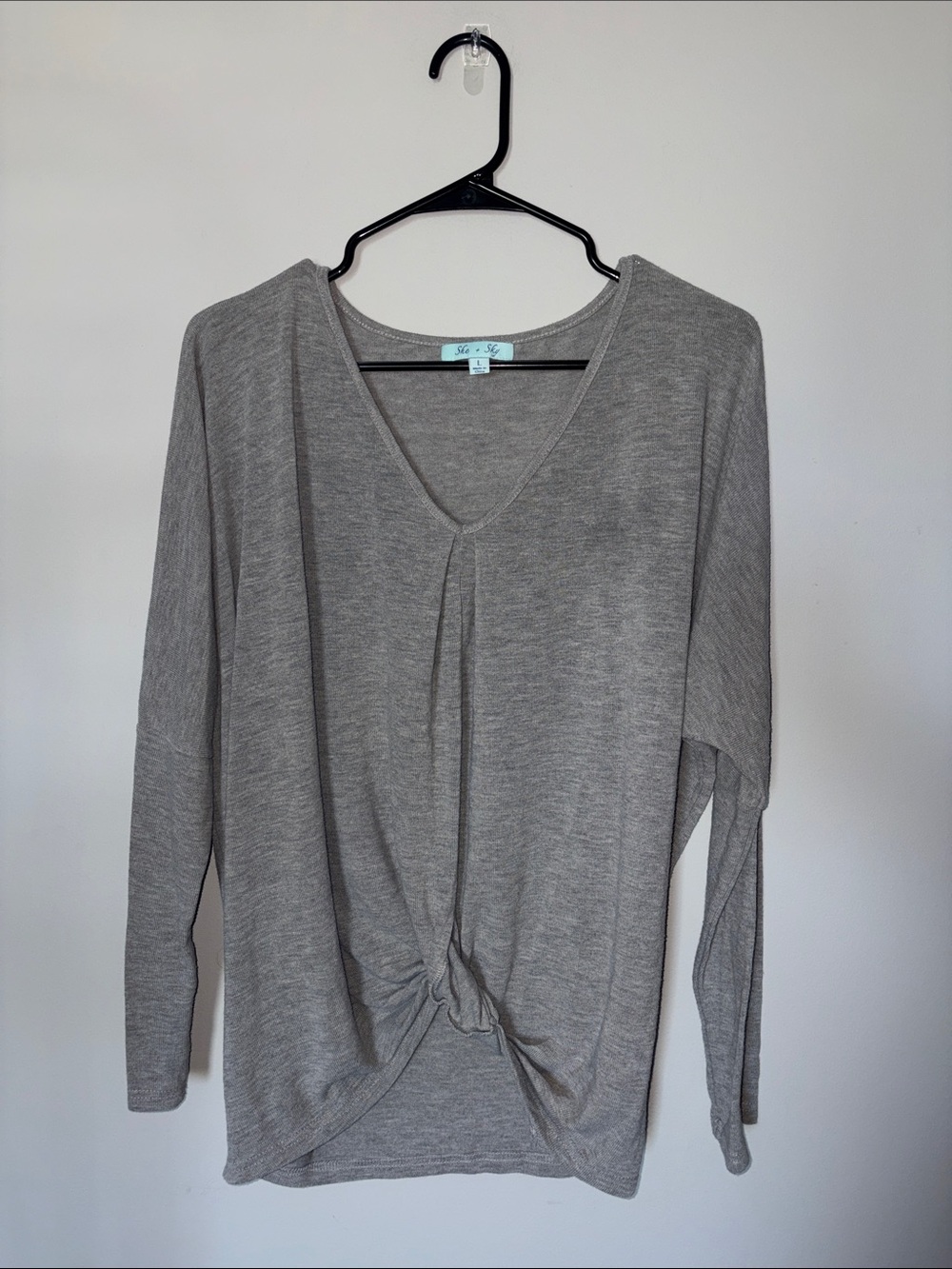 She + Sky Gray V-Neck Twist Front Long Sleeve Top Large